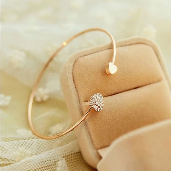 Jewelry - 🌸🌺Heart Gold/Rhinestone Bracelet